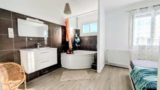 CHÂTEAUBERNARD – MAISON FAMILIALE DE 174 M² – 5 CHAMBRES – TERRAIN 950 M² – VÉRANDA CHAUFFÉE – DPE C