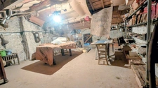 Maison à rénover avec dépendances et jardin