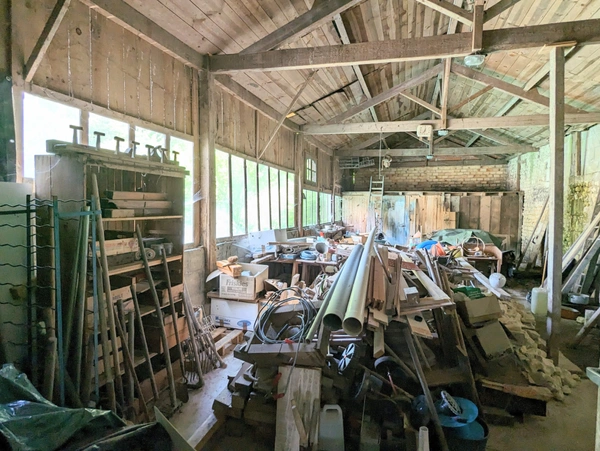 Dpt Charente (16), à vendre SEGONZAC Atelier avec garage