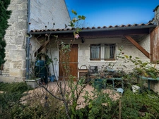 Maison à vendre SEGONZAC (16) Maison en moellons avec garage et grand jardin
