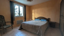 Maison dans le bourg avec séjour lumineux, trois chambres et un grand sous-sol