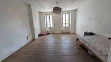 SEGONZAC (16) Charmante maison de ville avec cour et dépendance. Idéal premier achat ou investissement