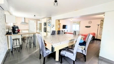 CHÂTEAUBERNARD – MAISON FAMILIALE DE 174 M² – 5 CHAMBRES – TERRAIN 950 M² – VÉRANDA CHAUFFÉE – DPE C