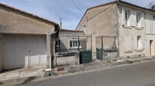 SEGONZAC (16) Charmante maison de ville avec cour et dépendance. Idéal premier achat ou investissement
