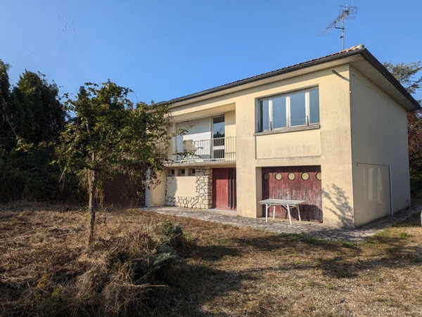 Maison à vendre GENSAC LA PALLUE (16) maison sur sous-sol avec son grand jardin