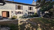 SEGONZAC (16)  Maison de bourg avec du caractère 