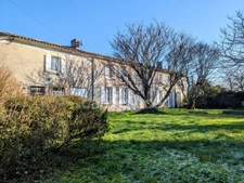 Dpt Charente (16), à vendre SEGONZAC Longère charentaise avec dépendances  