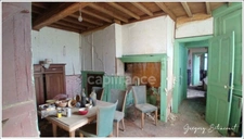 Ensemble foncier avec une ancienne bâtisse