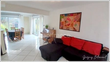 Maison contemporaine récente dans un quartier calme