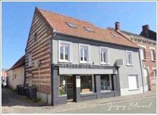 Immeuble à usage de commerce et d'habitation vendu loué