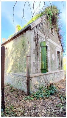 Ensemble foncier avec une ancienne bâtisse