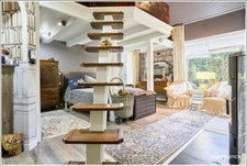 Villa d'architecte dans un parc boisé