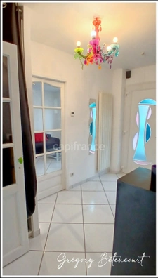 Maison contemporaine récente dans un quartier calme