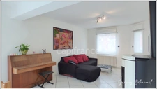 Maison contemporaine récente dans un quartier calme