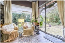 Villa d'architecte dans un parc boisé