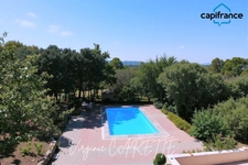 Property: 2 houses on 4 hectares in a dominant position