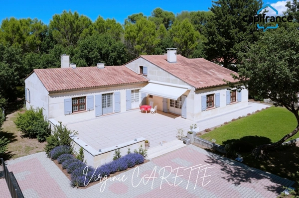 Propriété: 2 maisons sur 4 hectares en position dominante