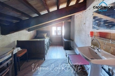 Property: 2 houses on 4 hectares in a dominant position