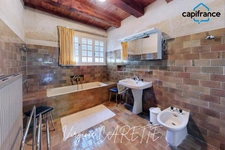 Property: 2 houses on 4 hectares in a dominant position