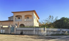 6-BEDROOM HOUSE + INDEPENDENT STUDIO