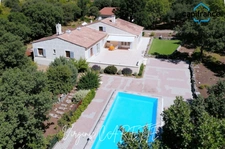 Property: 2 houses on 4 hectares in a dominant position