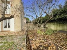 6-BEDROOM HOUSE + INDEPENDENT STUDIO