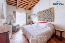 Property: 2 houses on 4 hectares in a dominant position