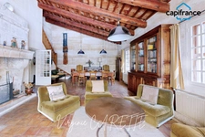 Property: 2 houses on 4 hectares in a dominant position