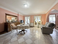6-BEDROOM HOUSE + INDEPENDENT STUDIO