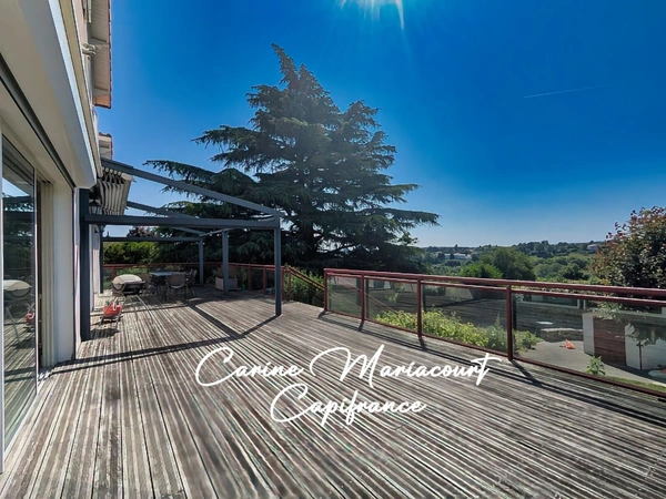 Spacieuse maison familiale de 239 m² habitables avec 6 chambres et grand jardin 