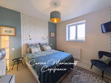 Exceptional 226 sqm character property with energy rating B, offering 4 en-suite bedrooms, 2 garages, and a spacious cellar with conversion potential.