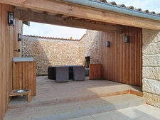 MAISON EN PIERRE RÉNOVÉE – 157 M² – 3 CHAMBRES – TERRAIN DE PLUS DE 3 000 M² PISCINABLE – GRANGE ET DÉPENDANCES – PROCHE LA CRÈCHE / NIORT