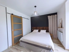 MAISON EN PIERRE RÉNOVÉE – 208 M² – 5 CHAMBRES – VIE DE PLAIN-PIED – TERRAIN 1 000 M² – A 8 MINUTES DE SAINT-MAIXENT