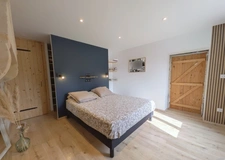 MAISON EN PIERRE RÉNOVÉE – 157 M² – 3 CHAMBRES – TERRAIN DE PLUS DE 3 000 M² PISCINABLE – GRANGE ET DÉPENDANCES – PROCHE LA CRÈCHE / NIORT