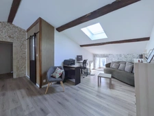 MAISON EN PIERRE RÉNOVÉE – 157 M² – 3 CHAMBRES – TERRAIN DE PLUS DE 3 000 M² PISCINABLE – GRANGE ET DÉPENDANCES – PROCHE LA CRÈCHE / NIORT