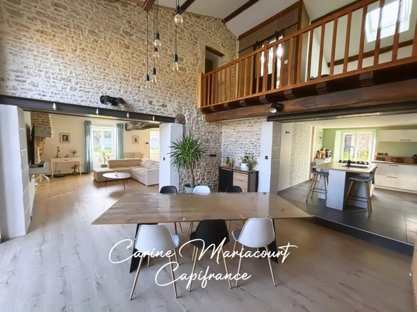 ✨ Maison en pierre rénovée avec goût – 157 m² habitables, grande grange et terrain piscinable de plus de 3 500 m² ✨