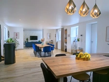 MAISON EN PIERRE RÉNOVÉE – 208 M² – 5 CHAMBRES – VIE DE PLAIN-PIED – TERRAIN 1 000 M² – A 8 MINUTES DE SAINT-MAIXENT