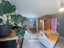 Maison de plain-pied 107 m² / 3 chambres / 2 garages et terrain de 2140 m2 – Proche Saint-Maixent-l’École