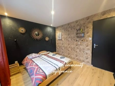 Maison de plain-pied 107 m² / 3 chambres / 2 garages et terrain de 2140 m2 – Proche Saint-Maixent-l’École