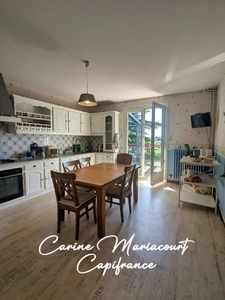 Spacieuse maison familiale de 239 m² habitables avec 6 chambres et grand jardin 