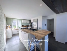 ✨ Maison en pierre rénovée avec goût – 157 m² habitables, grande grange et terrain piscinable de plus de 3 500 m² ✨
