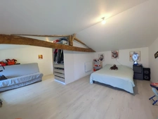 MAISON EN PIERRE RÉNOVÉE – 208 M² – 5 CHAMBRES – VIE DE PLAIN-PIED – TERRAIN 1 000 M² – A 8 MINUTES DE SAINT-MAIXENT