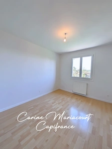 🔥 Maison familiale 4 chambres avec piscine, grand terrain clos et sous-sol complet – Proche Saint-Maixent-l’École 🔥