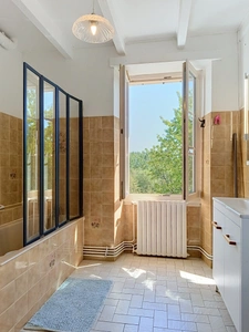 CHARME DE L’ANCIEN, BEAUX VOLUMES ET CONFORT MODERNE – 166 M² – 4 GRANDES CHAMBRES – TERRAIN DE 2 144 M²