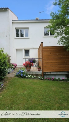 Appartement Duplex T3 avec terrasse, grand jardin privatif 100 m² et garage – petite copropriété sans charges