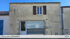 à vendre Maison de ville en pierre 2 chambres Centre historique de MARSILLY (17)