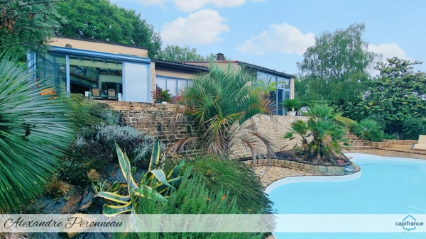 Dpt Vendée (85), à vendre FONTENAY LE COMTE maison d'architecte P9 de 307 m² - Terrain de 4000 m²