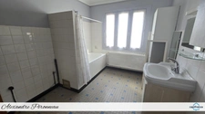 MAISON À RÉNOVER – 3 CHAMBRES – GRAND SÉJOUR – GARAGE – JARDINS – À MOINS DE 10 KM DE LA ROCHELLE