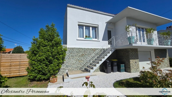 À proximité immédiate de La Rochelle Tasdon / AYTRE – A VENDRE Maison rénovée 4 chambres – Aucun travaux – Grand terrain – Garage – Quartier calme
