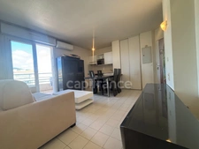 Appartement à vendre 2 pièces JUAN LES PINS (06), dernier étage, vue mer, terrasse, cave, possibilité place de parking !